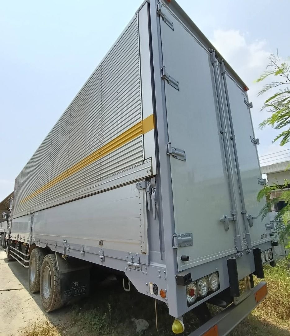 GIGA 10 WHEELER ALUMINUM WINGVAN (Category: Heavy Vehicles) located in Caloocan City. Submitted by cruz88zur21434 (Listing ID 1437554978, Image 2). Description: GIGA 10 WHEELER WINGVAN 6UZ1 INLINE MANUAL AND MATIC TRANSMISSION.