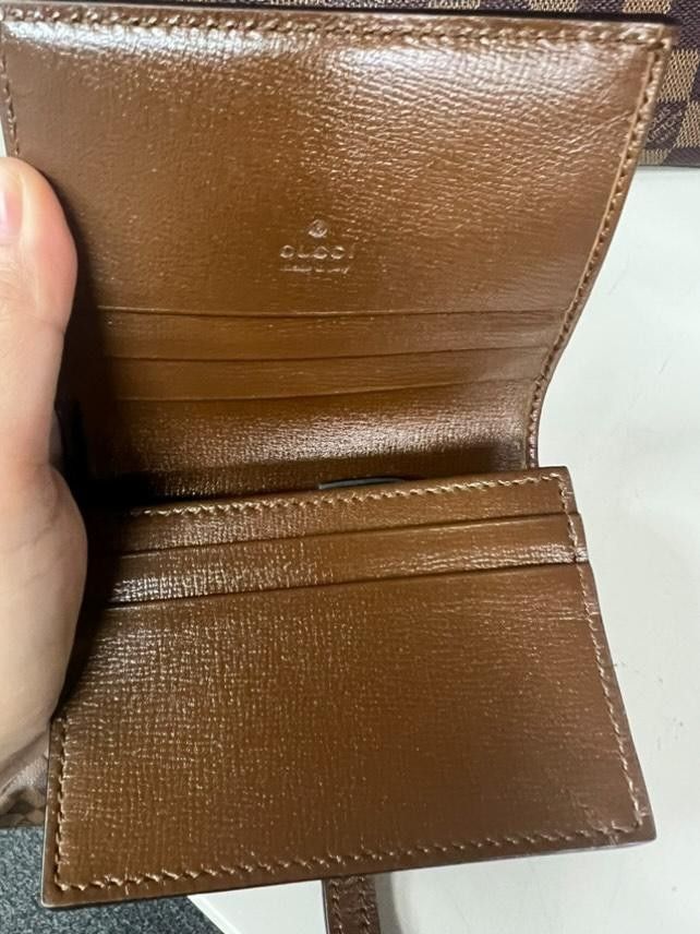 GUCCI BIFOLD WALLET (Category: Luxury Bags & Wallets) located in Manila. Submitted by hazelnut777 (Listing ID 1419128247, Image 2). Description: .