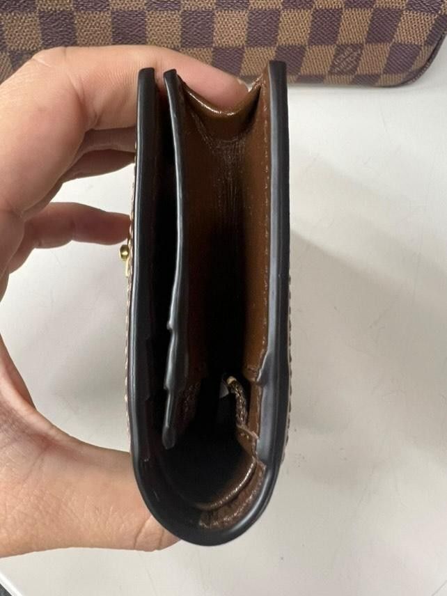 GUCCI BIFOLD WALLET (Category: Luxury Bags & Wallets) located in Manila. Submitted by hazelnut777 (Listing ID 1419128247, Image 3). Description: .