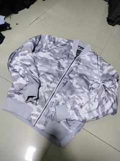 (Category: ) located in . Submitted by thrift_ni_jojo69 (Listing ID 1437529279, Image 1). Description: .