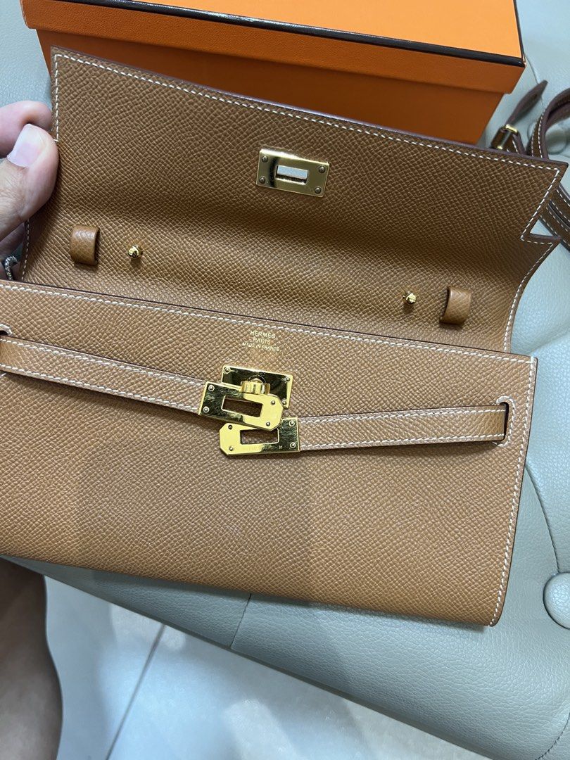 Hermès Kelly To Go (Category: Luxury Bags & Wallets) located in Quezon City. Submitted by _cherryontop_ (Listing ID 1437550508, Image 2). Description: 9.3-9.5/10 box and authentication gold on gold.