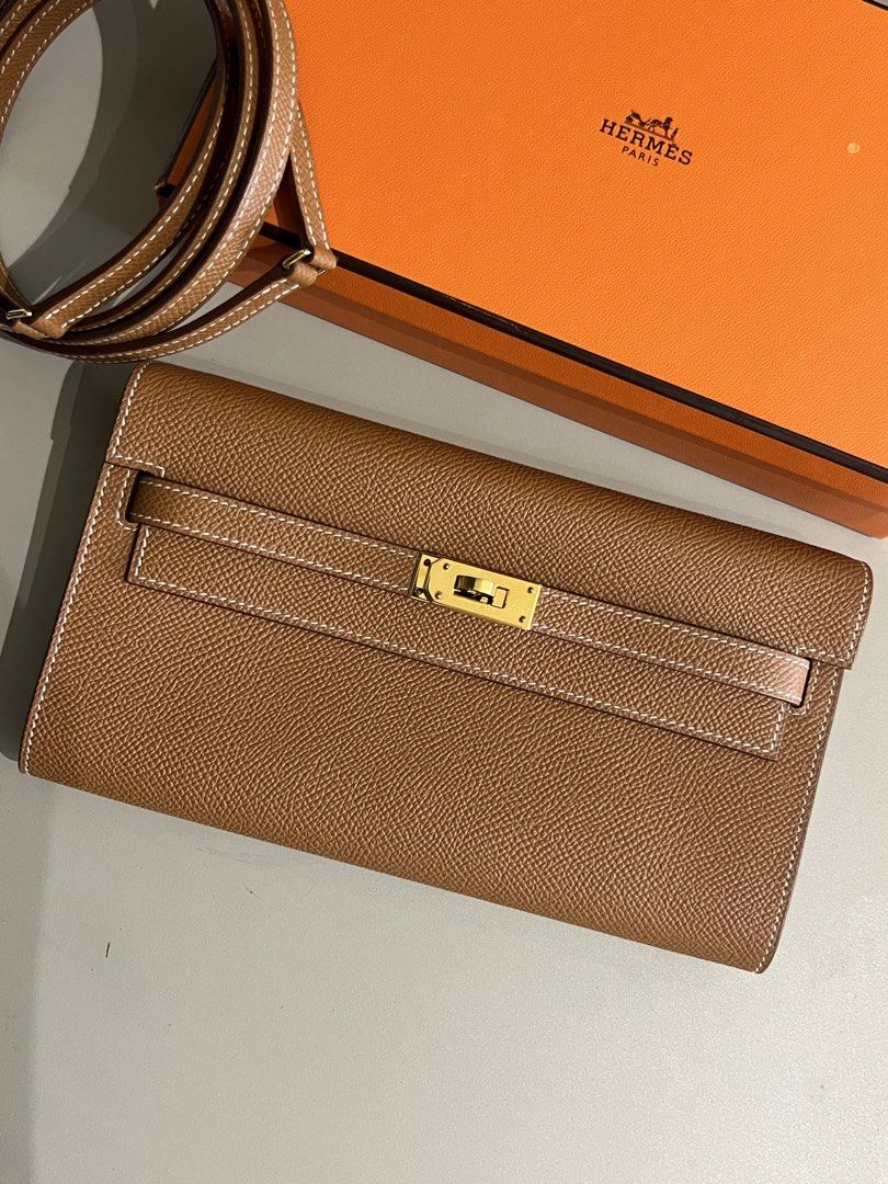 Hermès Kelly To Go (Category: Luxury Bags & Wallets) located in Quezon City. Submitted by _cherryontop_ (Listing ID 1437550508, Image 1). Description: 9.3-9.5/10 box and authentication gold on gold.