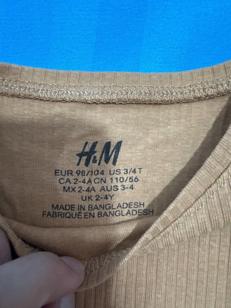 H&M Girls Tshirt (Category: Babies & Kids Fashion) located in San Fernando. Submitted by kmscloset (Listing ID 1437552858, Image 2). Description: for both.