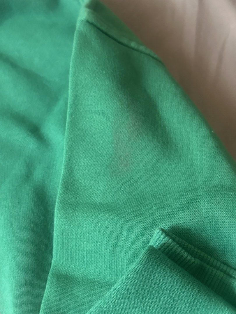 H&M Green Playoff Sweatshirt - Size M (Category: Longsleeves) located in Santa. Submitted by frinkmallooo (Listing ID 1437417758, Image 2). Description: - H&M "Playoffs" sweatshirt - Size: Medium - Color: Green - Features: Crew neck, long sleeves, ribbed hem and cuffs - Condition: Minor stain on sleeve - Fabric: Comfortable for casual wear issue : brown stain (check sa other pics).