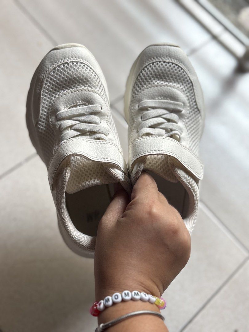 H&M White Sneakers US 12.5 (Category: Babies & Kids Fashion) located in Manila. Submitted by gratchieee (Listing ID 1437433527, Image 1). Description: - H&M white sneakers - Mesh upper - Velcro strap closure - Clean and ready to wear - Perfect for everyday use.