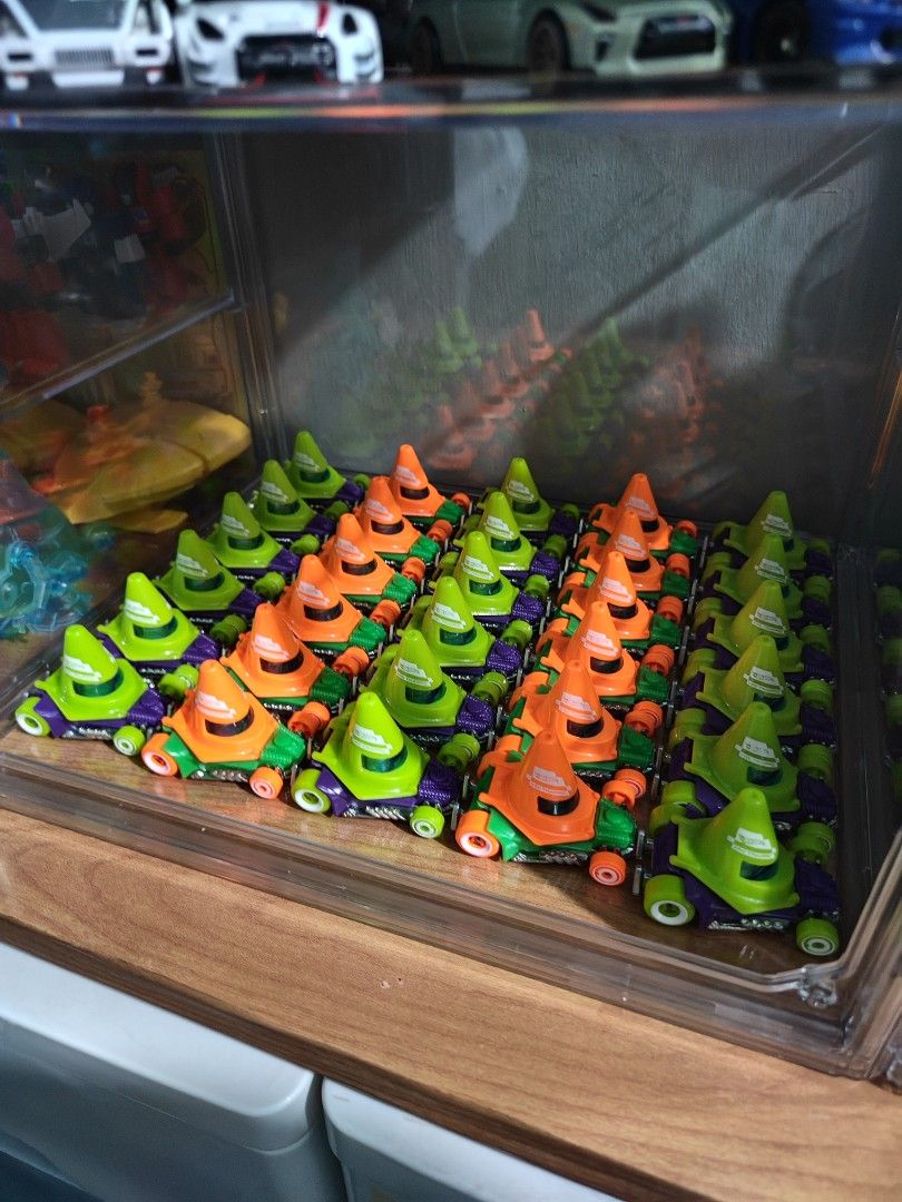 Hotwheels Loose Set (Category: Toys & Games) located in Manila. Submitted by alloysious.500 (Listing ID 1437420303, Image 2). Description: all food themed hotwheels for ₱3,000 all cone shaker hotwheels for ₱3,000 buyer handles shipping or meetup: Sm Novaliches.