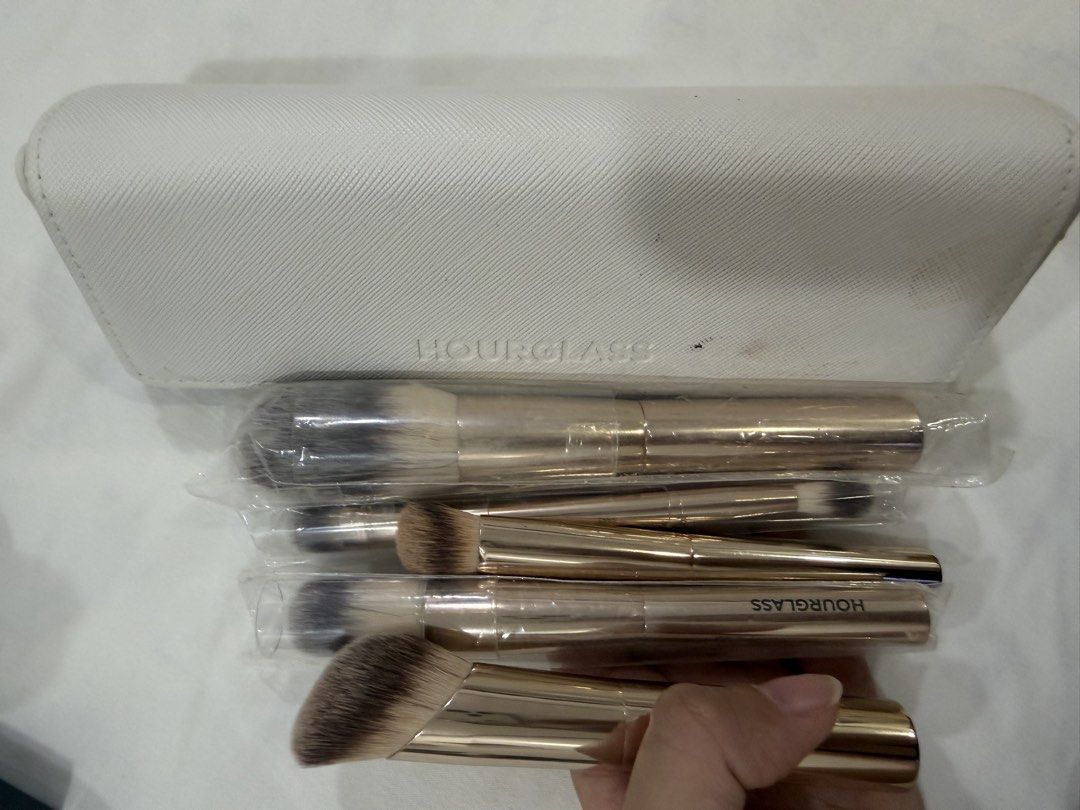 Hourglass brush set (Category: Makeup) located in Quezon City. Submitted by destashingmycloset (Listing ID 1437415327, Image 1). Description: .