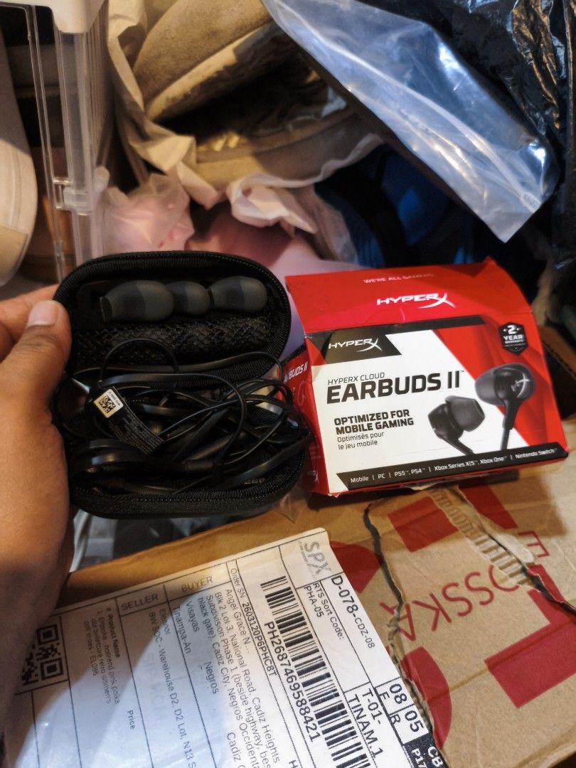 Hyper X Cloud Earbuds II Wired Earphones w/ Mic almost new (Category: Earphones) located in Cavite. Submitted by cappfinds86177 (Listing ID 1437539934, Image 1). Description: opened for testing only cod lalamove or shipping.