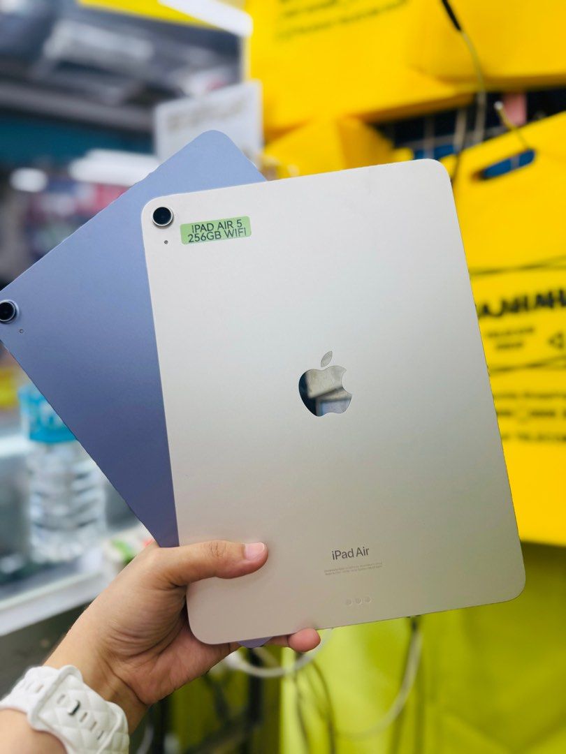 Ipad Air 5 256GB Wifi only No issues M1 chip (Category: iPad) located in San Juan City. Submitted by najihahtelecomshop2018 (Listing ID 1437559756, Image 2). Description: Legit Store | Original unit FOR SALE | TRADE / SWAP ▫️INSTALLMENT thru: 🔸Credit Card (straight / installment) 🔸Ggives / Gcredit + 6% interest 🔸Spay Later + 6% interest (RFS: Buy and Sell any kinds of Gadgets) Description: Ipad Air 5 256GB ( other GB are also available) Wifi o