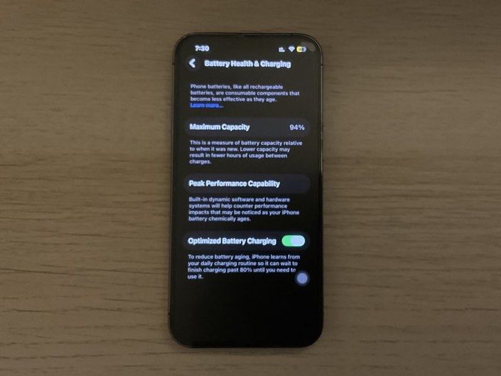 iPhone 13 Pro 1TB (Category: iPhone 13 Series) located in Manila. Submitted by declutterweu (Listing ID 1437512533, Image 3). Description: FOR SALE: iPhone 13 Pro 1TB NEGOTIABLE Batt Health: 94% RFS: will buy new phone Issues: Camera not working Ear Speaker not working Minor Dent (upper left side).