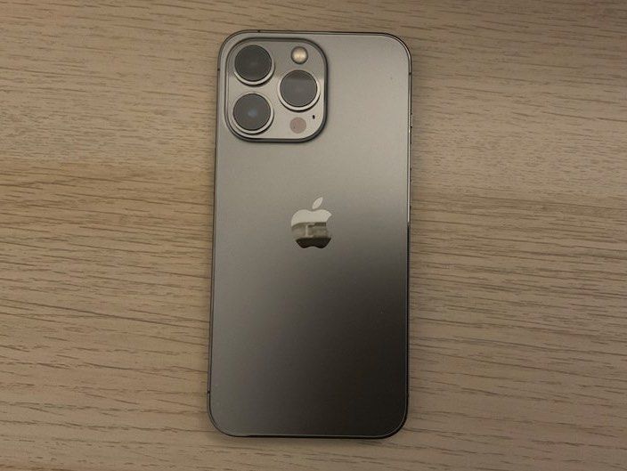 iPhone 13 Pro 1TB (Category: iPhone 13 Series) located in Manila. Submitted by declutterweu (Listing ID 1437512533, Image 1). Description: FOR SALE: iPhone 13 Pro 1TB NEGOTIABLE Batt Health: 94% RFS: will buy new phone Issues: Camera not working Ear Speaker not working Minor Dent (upper left side).