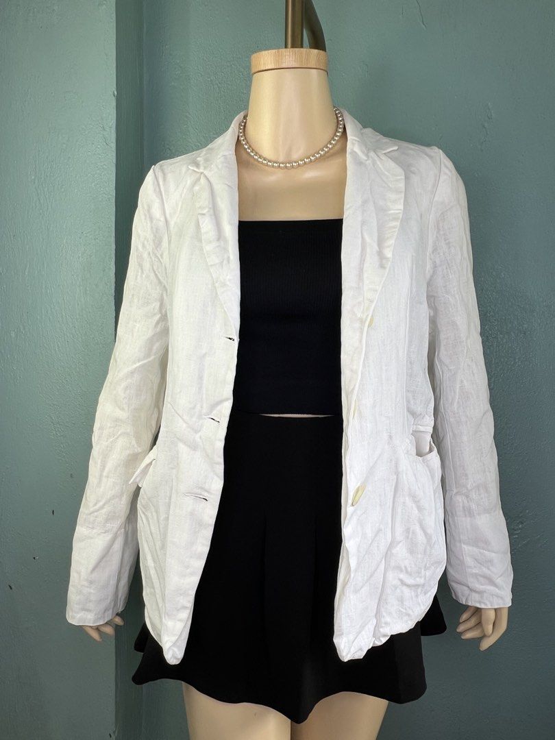 White linen Blazer office jacket old money (Category: Coats, Jackets and Outerwear) located in Mandaue City. Submitted by prettylangga (Listing ID 1437512973, Image 1). Description: - J. Grey white blazer - Classic design - Notched lapel - Two front pockets - Button closures - Made in Korea - Long sleeves with button cuffs - Lightweight fabric - Tailored fit White linen blend button-front blazer Php 150 Size :medium Length : Brand : A20016 ✨Comme