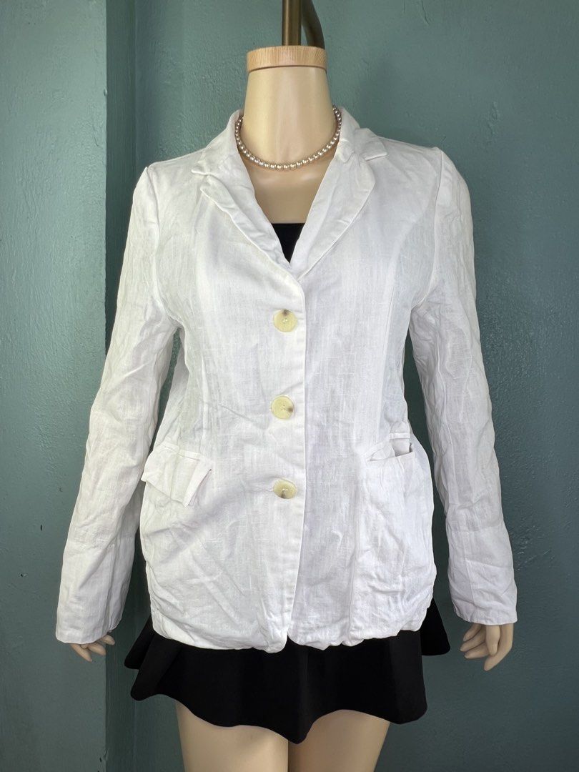 White linen Blazer office jacket old money (Category: Coats, Jackets and Outerwear) located in Mandaue City. Submitted by prettylangga (Listing ID 1437512973, Image 2). Description: - J. Grey white blazer - Classic design - Notched lapel - Two front pockets - Button closures - Made in Korea - Long sleeves with button cuffs - Lightweight fabric - Tailored fit White linen blend button-front blazer Php 150 Size :medium Length : Brand : A20016 ✨Comme