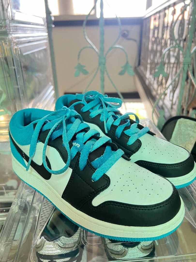 Jordan 1 Low Laser Blue (Category: Sneakers) located in Manila. Submitted by offsetx (Listing ID 1437540138, Image 2). Description: J1 low laser blue size 6y or 7/7.5 womens. 101% Authentic. From 5k down to 3k nalang No box nasira na can give replacement box. Bought before for around 7k nung hype and overprice pa Used for about 4-5x only walang pudpod. Can send more detailed pictures if interested. Reason for selling: hindi naman ginagamit naka d