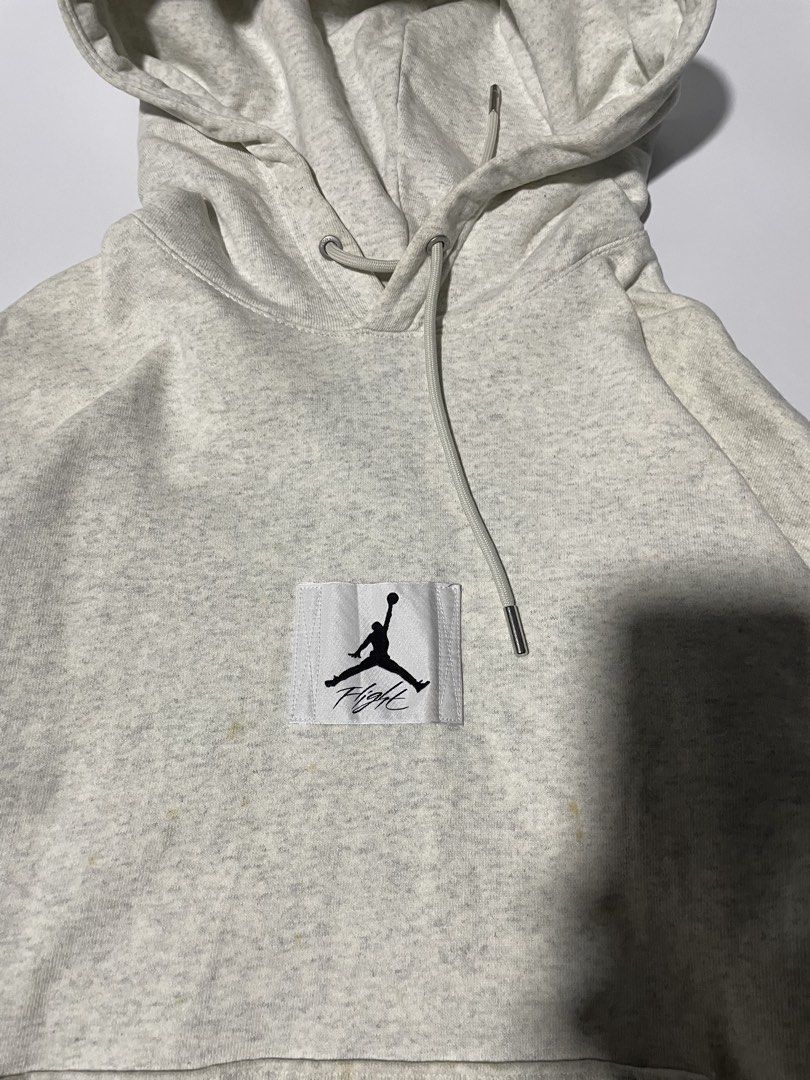 Jordan flight fleece Pull Over Hoodie (Category: Coats, Jackets and Outerwear) located in Las Pinas. Submitted by mistyger. (Listing ID 1437440600, Image 2). Description: Colorate 10/10 Issue:minor stain,minor scratch Good condition Masikip both ribbings.