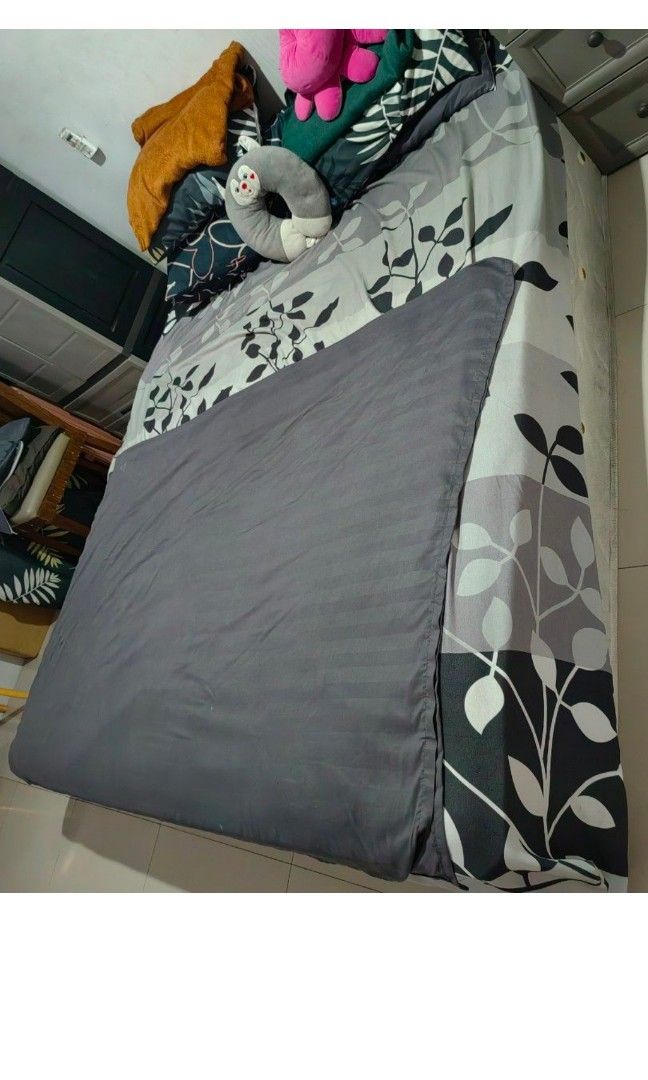 BEAUTYREST MATTRESS KING SIZE BED (Category: Bed Frames & Mattresses) located in Pasay City. Submitted by mustloveanj26 (Listing ID 1437458285, Image 2). Description: Orig price ₱120,000 Bangkal makati loc📍 RTS: Maglilipat na po ng bahay need mag bawas ng gamit.