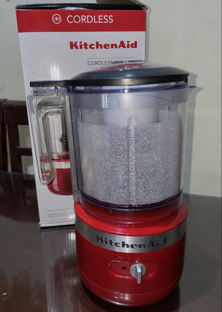 KitchenAid Empire Red Cordless 5-Cup Chopper (Category: Other Kitchen Appliances) located in Quezon City. Submitted by abelikaa (Listing ID 1437546106, Image 1). Description: - KitchenAid Cordless Food Chopper - 5-cup capacity (1.18 liters) - Includes: Cordless food chopper 5-cup BPA-free bowl and lid Multi-purpose stainless steel blade Charger.