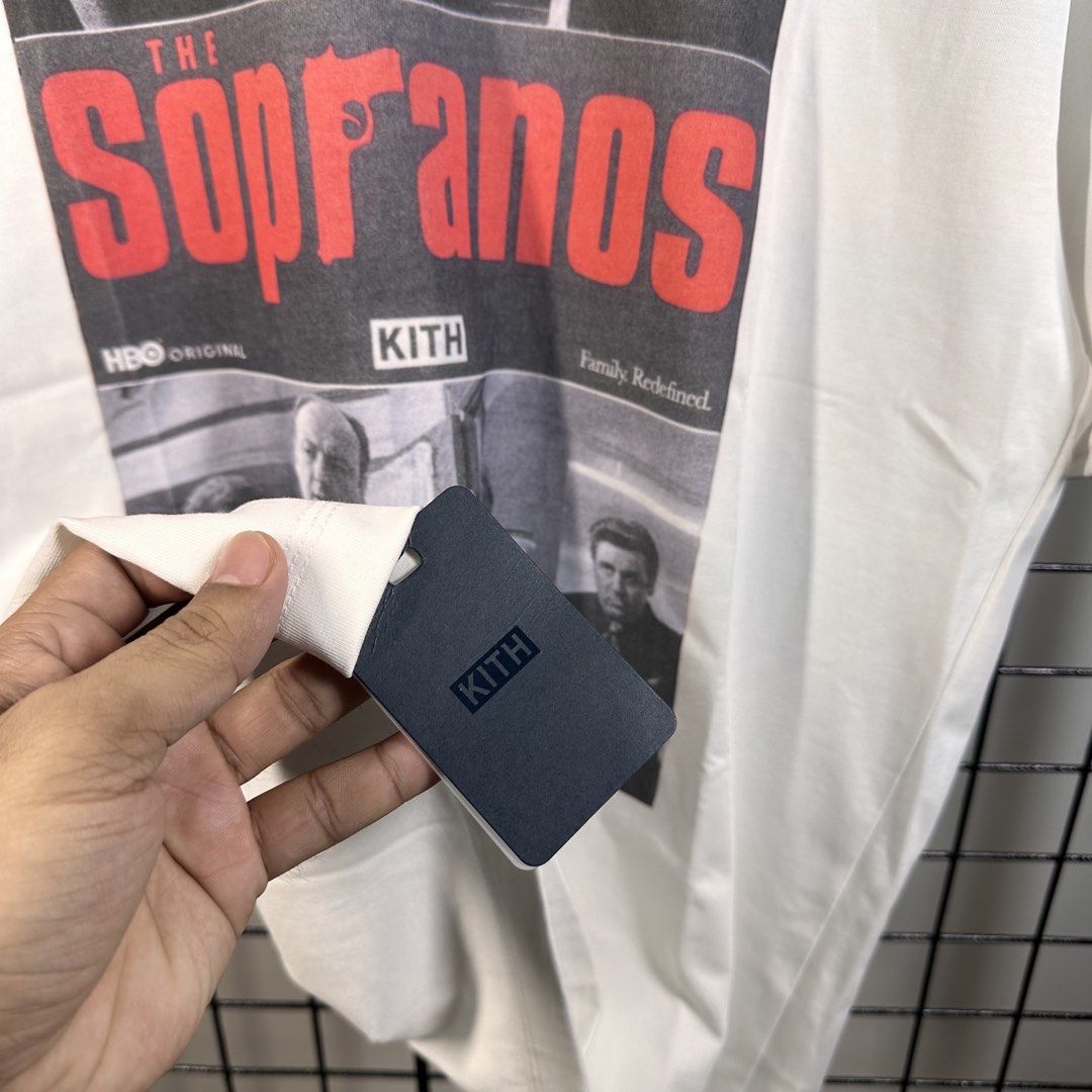 KITH X SOPRANOS (Category: Activewear) located in Talavera. Submitted by puppyinsane (Listing ID 1437561491, Image 3). Description: Large Length: 29 Width: 23 Brand new & complete .