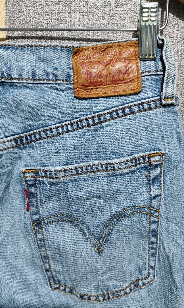 LEVI'S 501 FLY BUTTON TEENS JEANS (Category: Jeans) located in Manila. Submitted by rumarabe (Listing ID 1437510462, Image 3). Description: LEVI'S 501 FLY BUTTON TEENS COMPLETE TAGS SIZE: W25 L28 ON TAG ACTUAL: 28-29 X36.5 IN VERY GOOD CONDITION BICOL LOCATION.