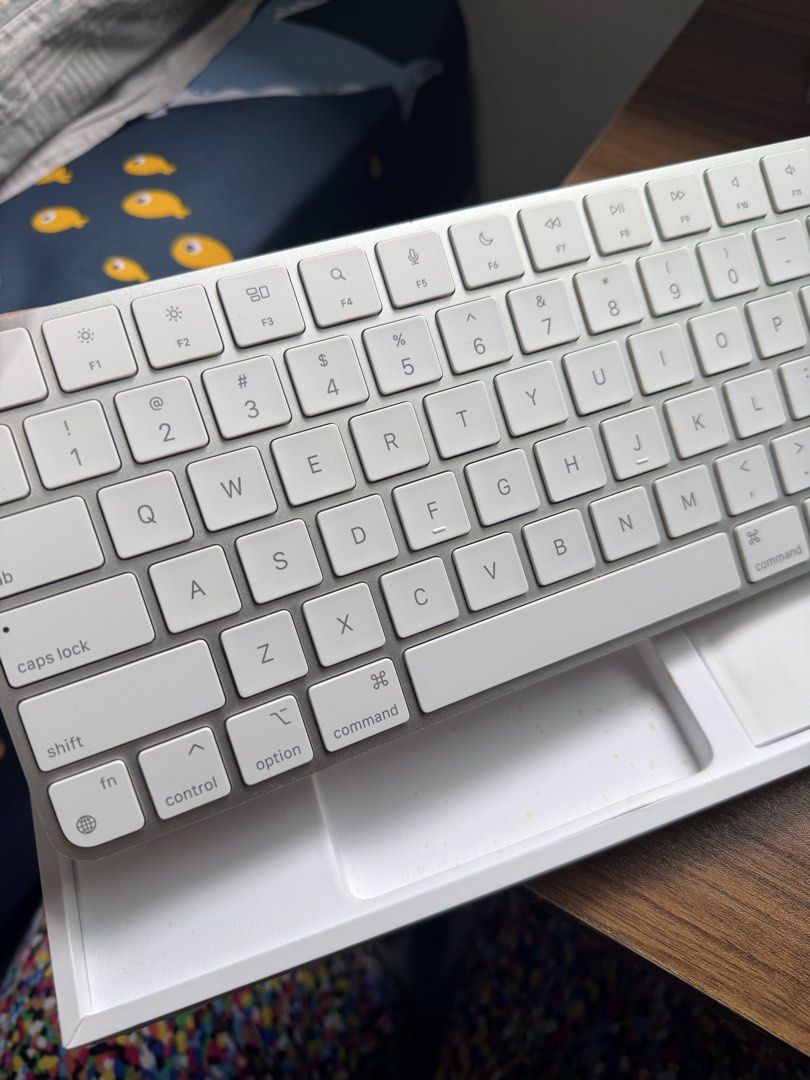 (Like new) Apple Magic Keyboard - Silver451908243471749121