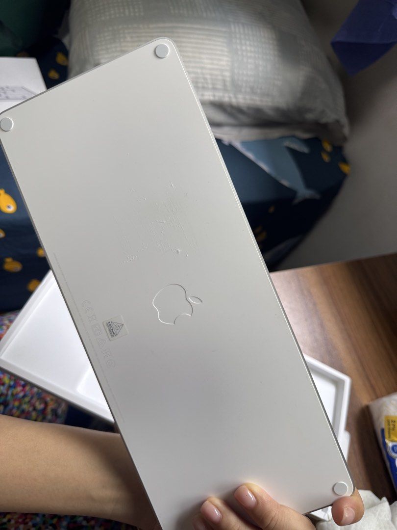 (Like new) Apple Magic Keyboard - Silver451908243471749122