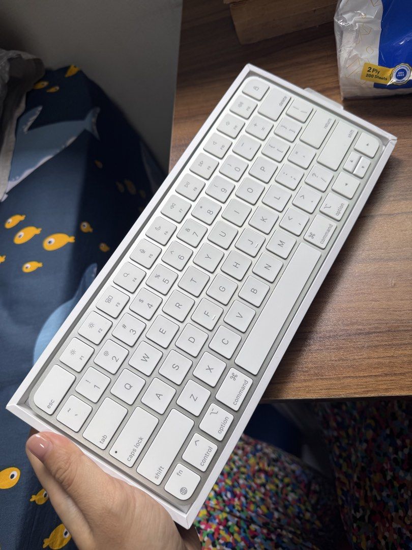 (Like new) Apple Magic Keyboard - Silver451908243471749123