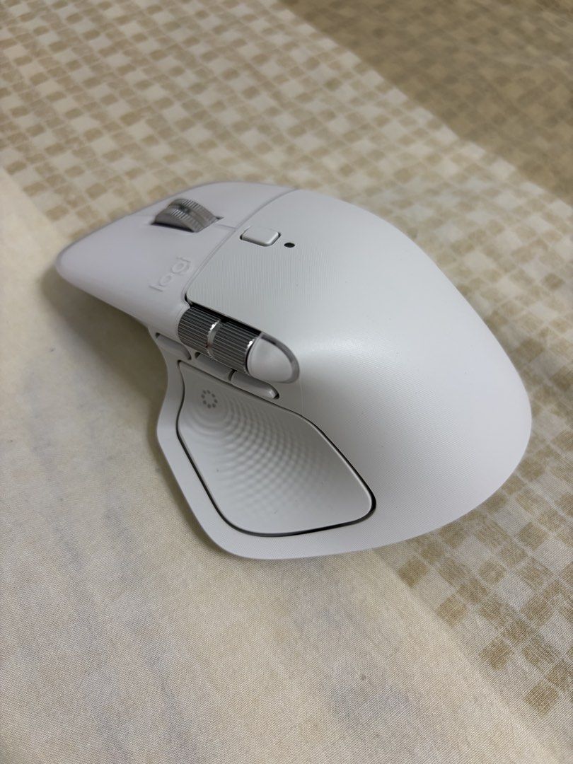 Logitech MX Master 4 for Mac White452264370970961920