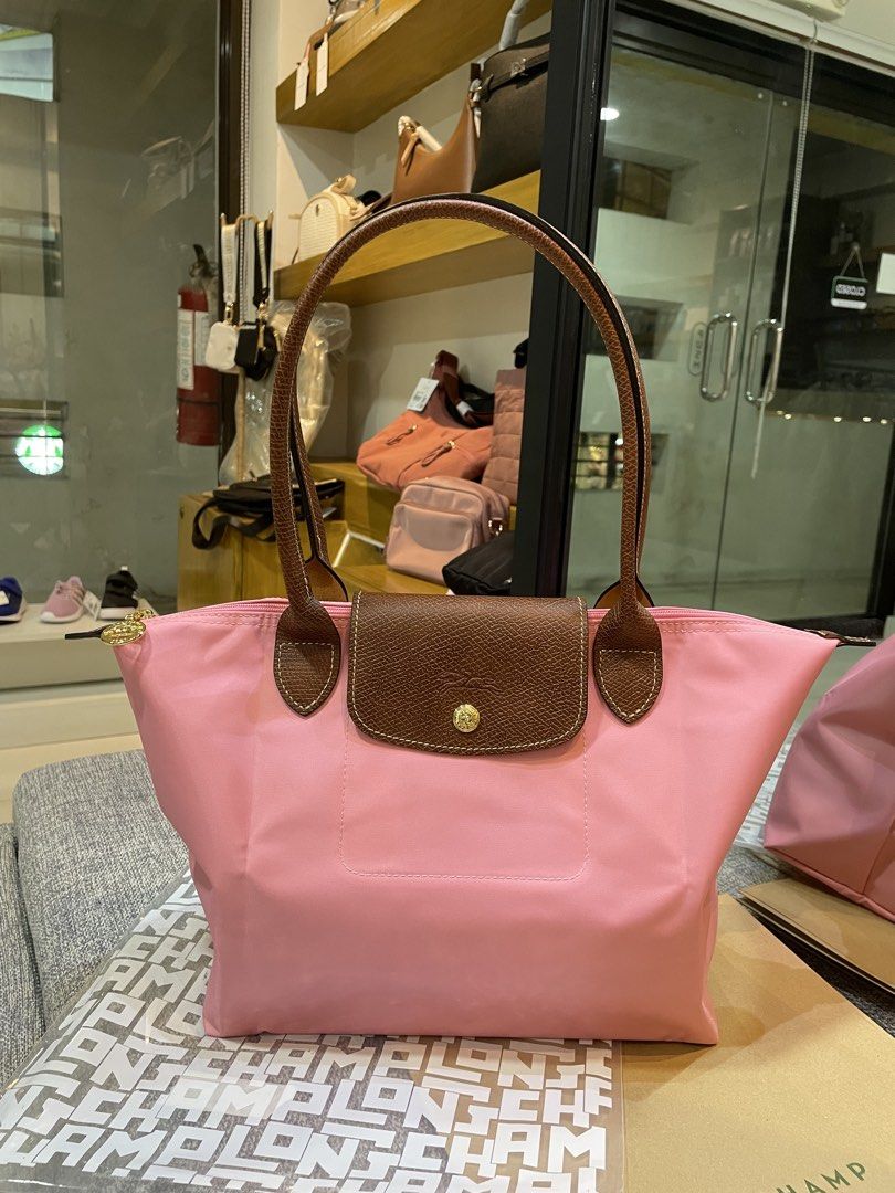 Longchamp Le Pliage Tote Bag - Pink (Category: Luxury Bags & Wallets) located in Bulacan. Submitted by daniashopph (Listing ID 1437531565, Image 2). Description: - Authentic Le Pliage tote bag - Color: Pink - Features brown leather handles and flap closure - Includes Longchamp paper bag - Ideal for everyday use - medium - from Europe.