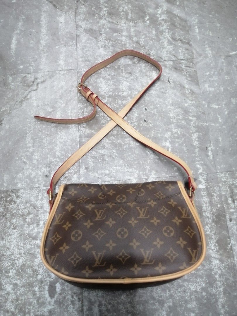 Louis Vuitton Menilmontant Pm Bag (Category: Luxury Bags & Wallets) located in Baguio. Submitted by brandeditems16 (Listing ID 1437576298, Image 2). Description: - Authentic Louis Vuitton shoulder bag - Classic Monogram canvas - Tan leather strap and trim - Curved shape with flap closure - Ideal for everyday or special occasions.
