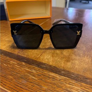 (Category: ) located in . Submitted by onlinethriftocean (Listing ID 1437490218, Image 1). Description: .
