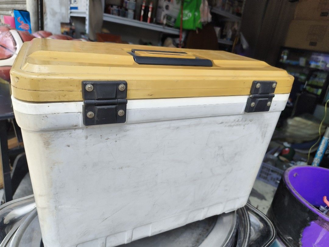 Luck 25 Cooler Box (Category: Storage Boxes & Baskets) located in Manila. Submitted by reascheyss51406 (Listing ID 1437566786, Image 3). Description: - Luck 25 cooler box - Top handle for easy carrying - Secure latches to keep contents safe - Two-tone design: tan lid, cream body - Spacious and clean interior - Ideal for outdoor activities and storage.
