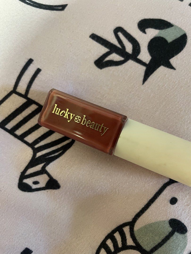 Lucky Beauty Dreamy Lip Cloud (Category: Makeup) located in Makati City. Submitted by keyyychan (Listing ID 1437531874, Image 1). Description: 𝒟𝑒𝒸𝓁𝓊𝓉𝓉𝑒𝓇 -Swatched Once -Shade: Hush.