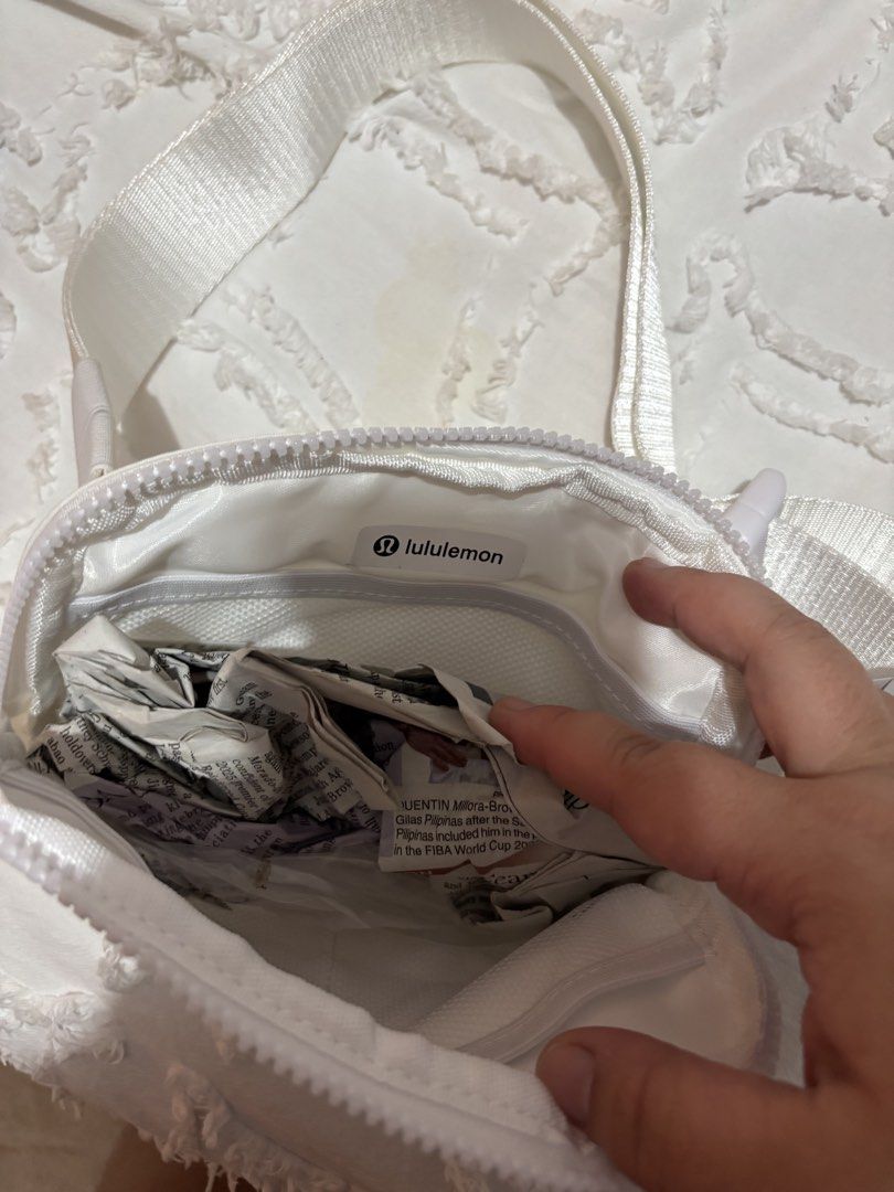 Lululemon Everywhere Belt Bag - White (Category: Cross-body Bags) located in Iba. Submitted by rcgpreloves (Listing ID 1437407184, Image 2). Description: - Lululemon Everywhere Belt Bag - Color: White - Condition: New with tags - Features: - Zippered main compartment - Adjustable strap - Lululemon logo.
