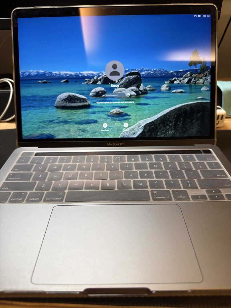 MacBook Pro452275685127639040
