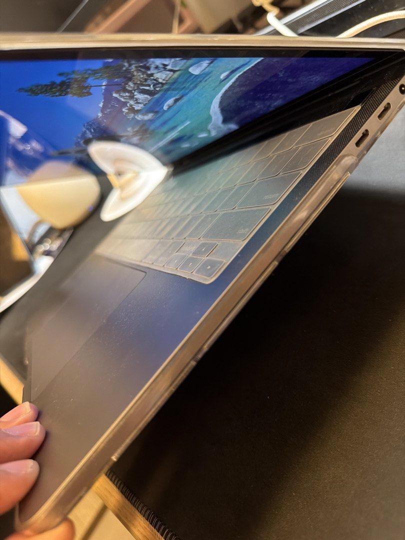 MacBook Pro452275685127639042