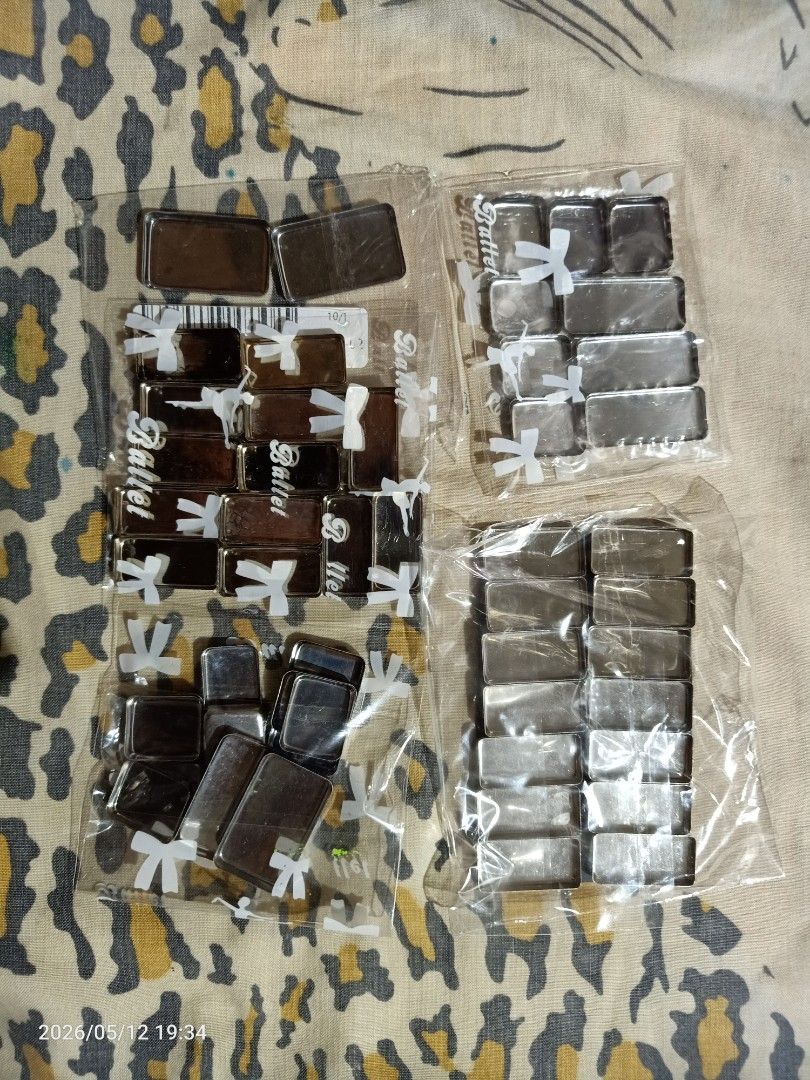 Make up depotting metal magnetic pans (Category: Makeup) located in Bacoor. Submitted by mongrelfrox (Listing ID 1437513580, Image 1). Description: Make up depotting metal magnetic pans -some sizes are perfect fit for making issy make up palettes -you can choose which plastic bag to buy. two bags are used the rest isn't used. -can be used for making watercolor palettes, perfect fit for card size palette. with free magnetic sheet prices are P150-1