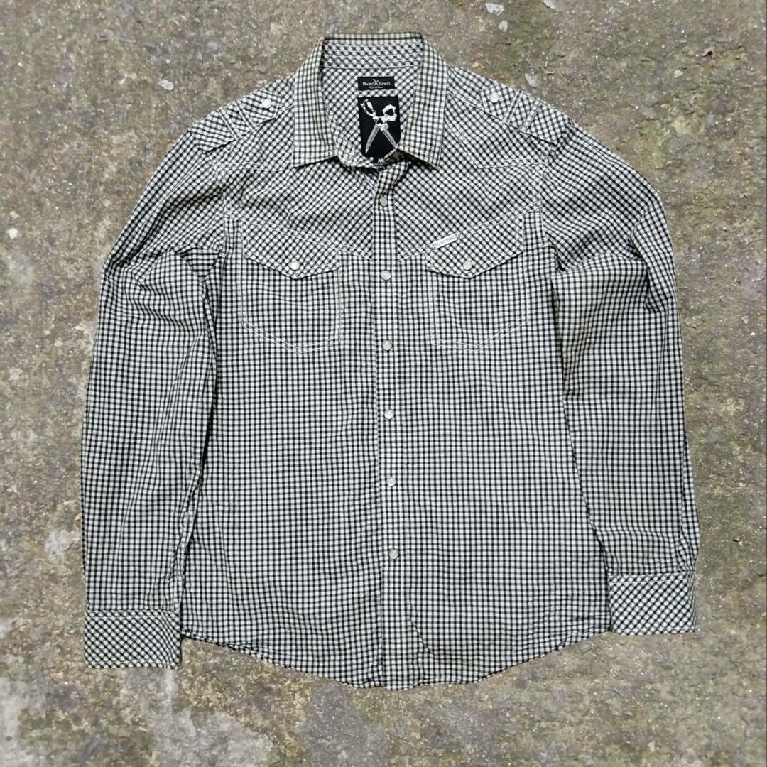 Marc Ecko Gingham Longsleeves (Category: Tshirts & Polo Shirts ) located in Quezon City. Submitted by rorshack (Listing ID 1437501510, Image 1). Description: 21 WIDTH 28 LENGTH FLAWLESS AS NEW.