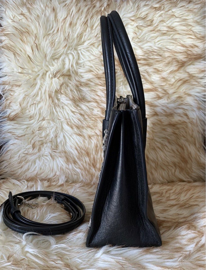 MK (RARE) CRYSTAl MERCER MED MESSENGER (Category: Luxury Bags & Wallets) located in Cavite. Submitted by mommydaddybabyshop (Listing ID 1427193873, Image 3). Description: 🇯🇵Authentic MK Rare Crystal Mercer ✅Black medium sized 2 way bag ✅Excellent condition ✅No rubs/cracks/stains ✅Shiny silver hardware/ykk zip ✅Minimal sign of use in metal feet part only PM IS THE KEY❤️ Strictly NO COD❌ 💵Mop: gcash/bank transfer 🚚Sf to be shouldered by buyer.