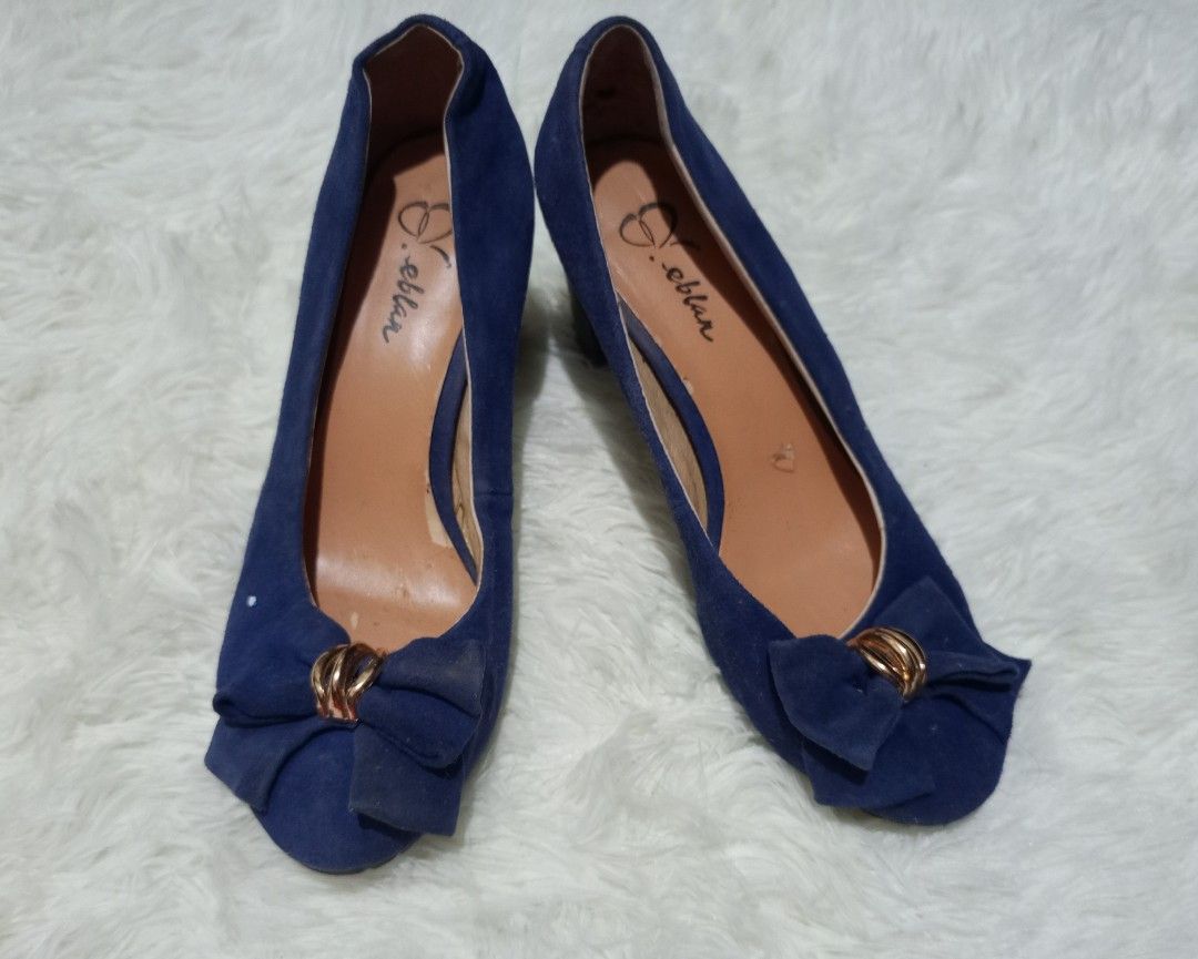 Navy Blue Heels (Category: Heels) located in Kalibo. Submitted by choirandoms (Listing ID 1437462228, Image 1). Description: ⋆˚꩜｡ Mine: 150 ⋆˚꩜｡ Grab: 200 ⋆˚꩜｡ Lock: 250.