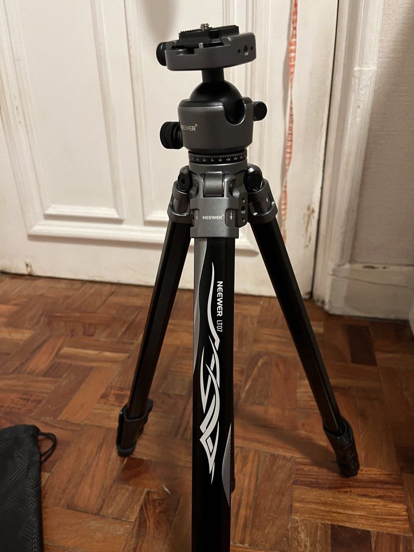Neewer LT07 61" Travel Tripod (Category: Tripods & Monopods) located in Makati City. Submitted by sabseonho (Listing ID 1437426925, Image 2). Description: - Neewer LT07 61" Travel Tripod - Includes carrying bag and accessories Never used, only taken out of the box and stored. Rfs- too big, will buy a smaller one. Location: Makati Shipping: via lalamove / grab Courier: LBC only SF shouldered by the buyer. .