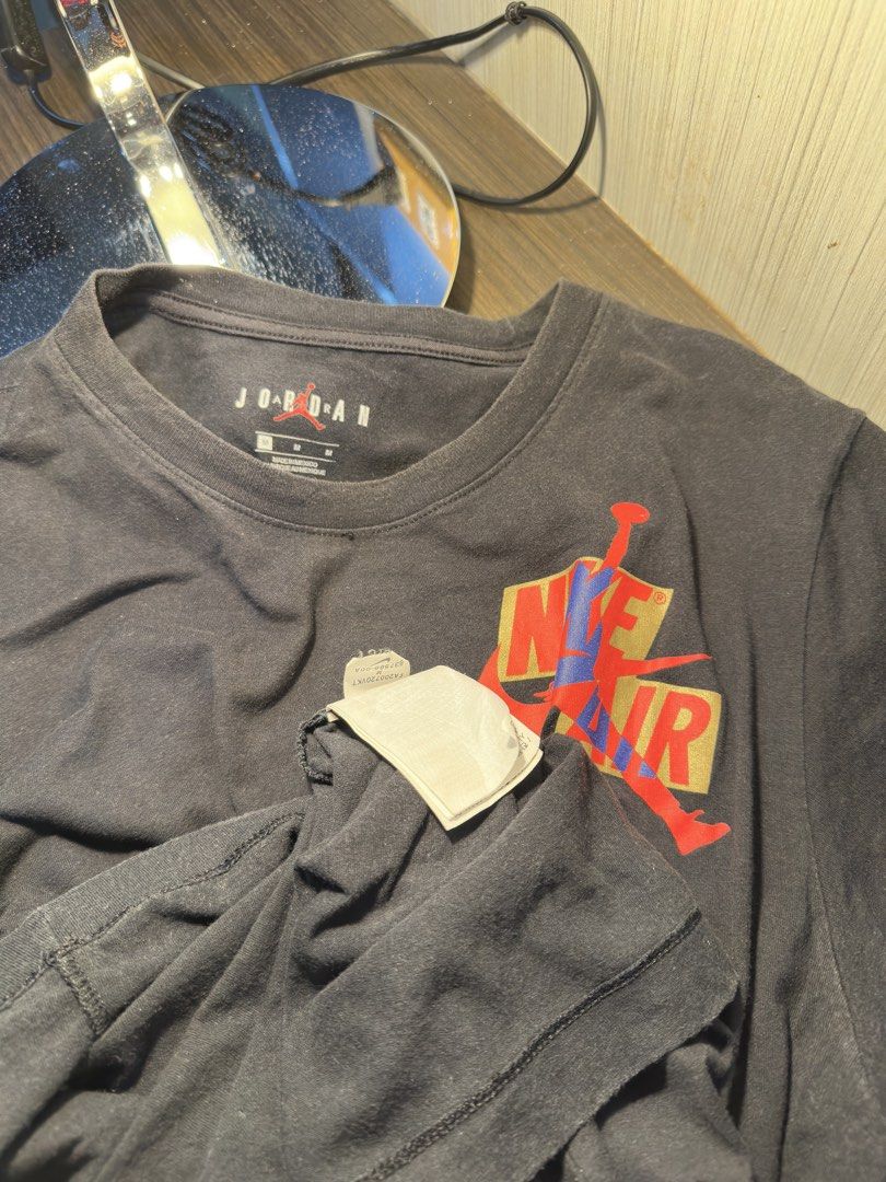 Nike Air Jordan Tee (Category: Tshirts & Polo Shirts ) located in Quirino. Submitted by bunchoythrift (Listing ID 1437558346, Image 2). Description: Nike Jordan Tee Medium on tag Dimes 20 x 28 Excelent Cond.