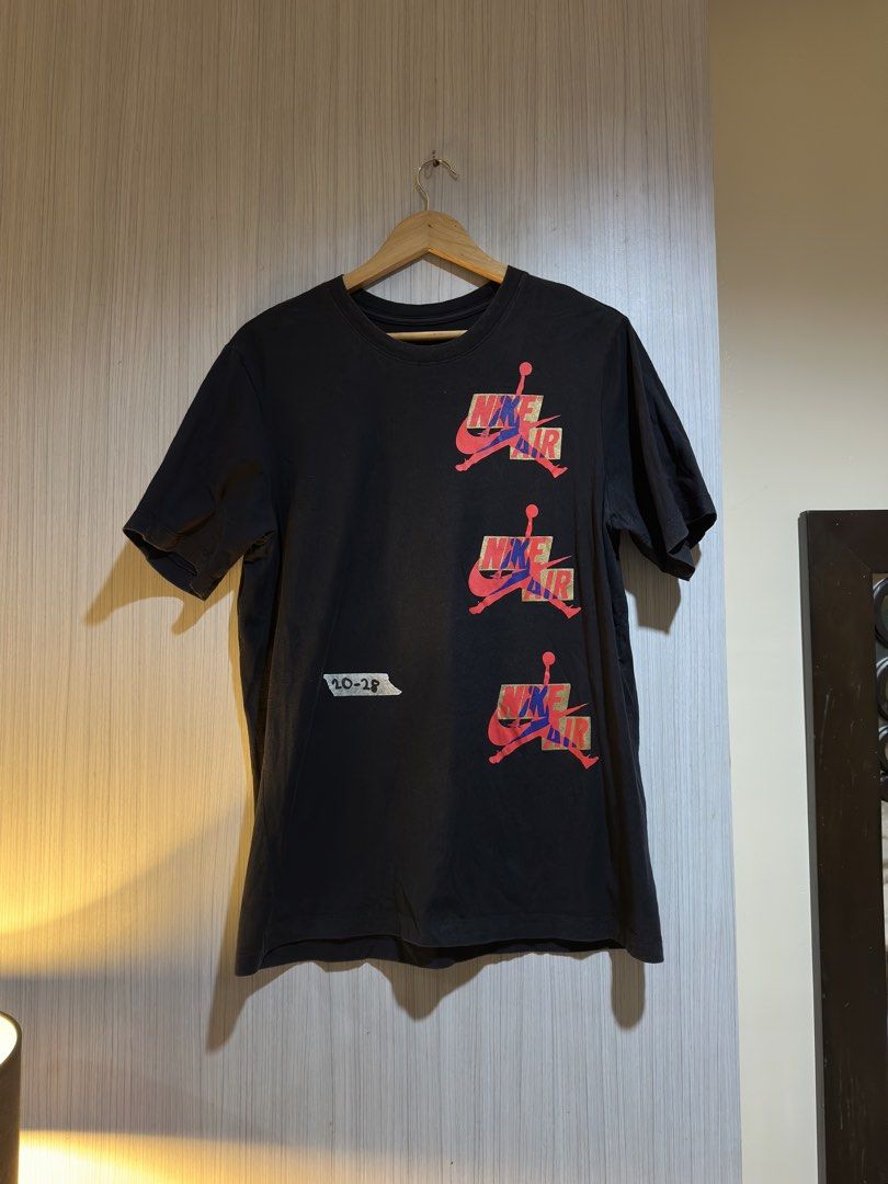 Nike Air Jordan Tee (Category: Tshirts & Polo Shirts ) located in Quirino. Submitted by bunchoythrift (Listing ID 1437558346, Image 1). Description: Nike Jordan Tee Medium on tag Dimes 20 x 28 Excelent Cond.