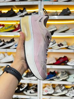 (Category: ) located in . Submitted by soletrip_footwear_trading (Listing ID 1437487743, Image 1). Description: .