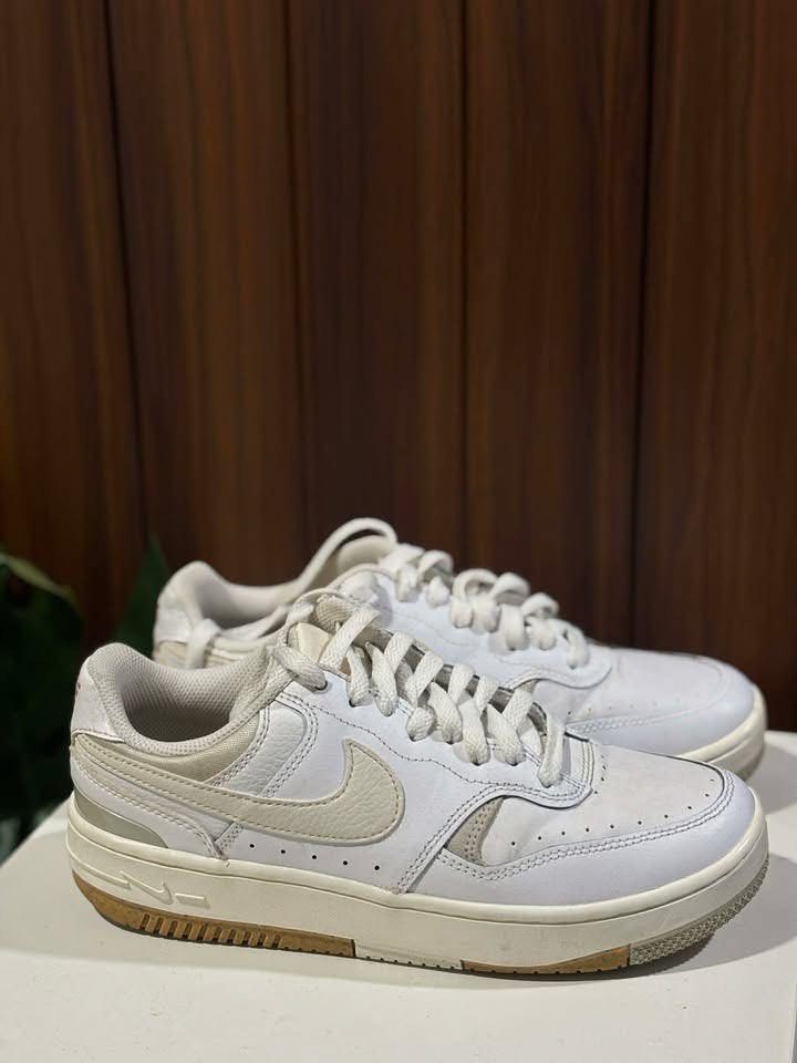Nike Court Vision Low White (Category: Sneakers) located in Manila. Submitted by mariellmobii (Listing ID 1437535257, Image 1). Description: - White Nike Court Vision Low sneakers - White leather upper - Beige swoosh and accents - White and brown sole - White laces - Padded collar - Low-top design.