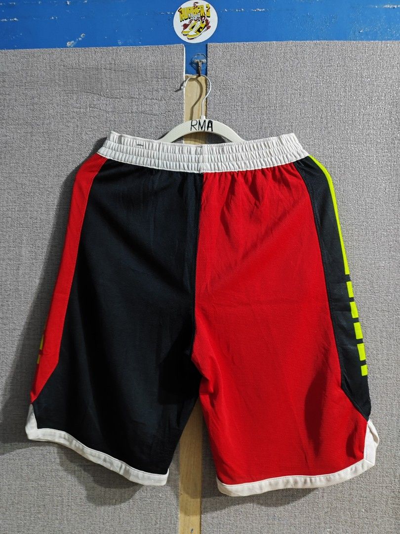 NIKE DRI-FIT ELITE BB SHORT (Category: Activewear) located in Manila. Submitted by rumarabe (Listing ID 1437517743, Image 2). Description: NIKE DRI-FIT ELITE BASKETBALL SHORT W/ 2 SIDE POCKETS & PULLER W/ TAGS SIZE: YOUTH XL ON TAG(26-32X20) CAN FIT TO MEDIUM ADULT IN EXCELLENT CONDITION BICOL LOCATION.