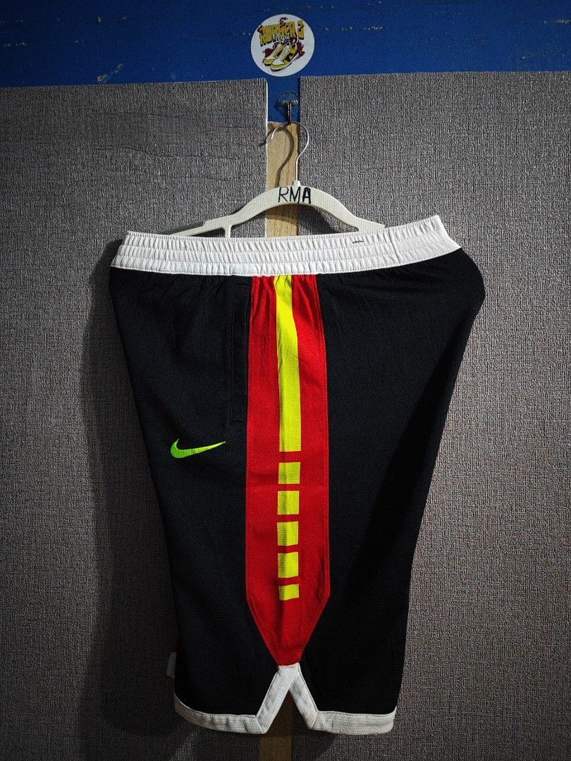 NIKE DRI-FIT ELITE BB SHORT (Category: Activewear) located in Manila. Submitted by rumarabe (Listing ID 1437517743, Image 3). Description: NIKE DRI-FIT ELITE BASKETBALL SHORT W/ 2 SIDE POCKETS & PULLER W/ TAGS SIZE: YOUTH XL ON TAG(26-32X20) CAN FIT TO MEDIUM ADULT IN EXCELLENT CONDITION BICOL LOCATION.