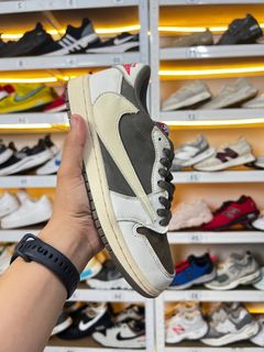(Category: ) located in . Submitted by soletrip_footwear_trading (Listing ID 1437449043, Image 1). Description: .