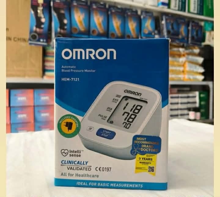 Omron Automatic Blood Pressure Monitor HEM-7121 (Category: Health Monitors & Weighing Scales) located in Manila. Submitted by _lovelyvirgo17 (Listing ID 1437467538, Image 2). Description: - Omron HEM-7121 Blood Pressure Monitor - Includes monitor, cuff, and power adapter - Features Intellisense technology - Clinically validated for accuracy - Ideal for basic blood pressure measurements - Comes with a 3-year warranty - Box shows reading: 118/78.