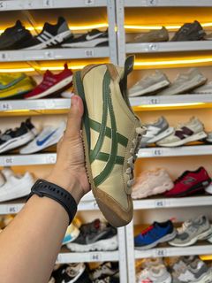 (Category: ) located in . Submitted by soletrip_footwear_trading (Listing ID 1437494768, Image 1). Description: .