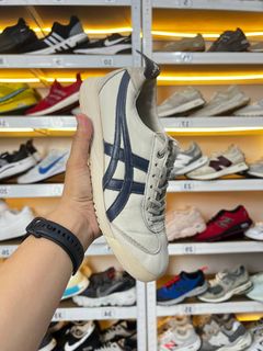 (Category: ) located in . Submitted by soletrip_footwear_trading (Listing ID 1437493392, Image 1). Description: .